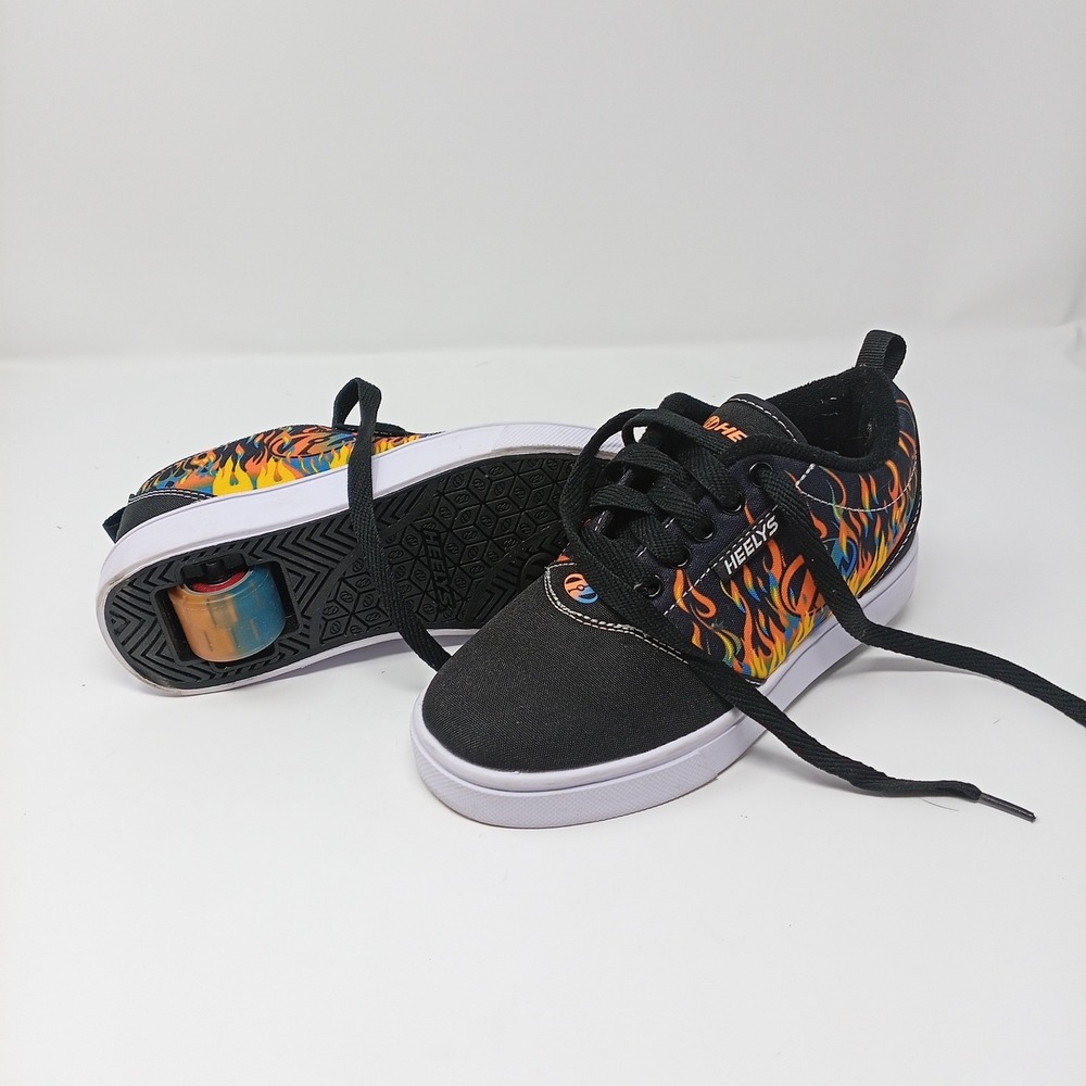 Heelys Kids Skate Shoes Black Flame Print Single Wheel Sneakers Youth 2 101529